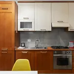 Lägenhet Facile Collegamento Al Centro Di *